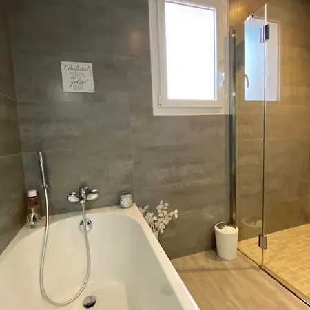 Hébergement de vacances Superb Modern - Sea View Pool